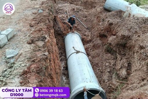 Cống bê tông ly tâm D1000 dài 4m tại Bình Dương | Bê tông MQB 4 lap-dat-cong-be-tong-ly-tam-d1000-dai-4m