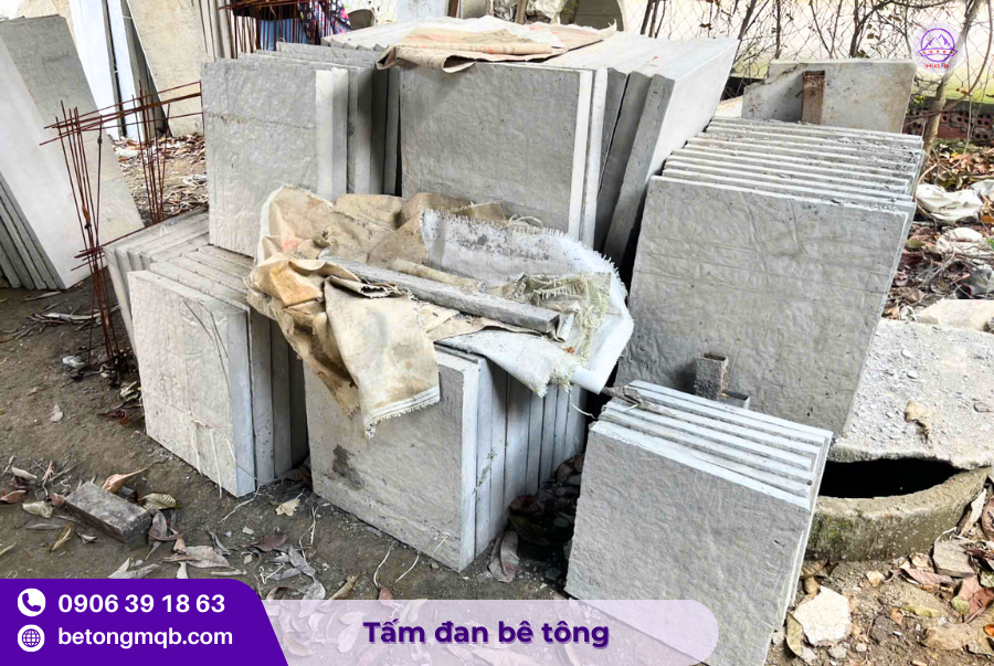 Tấm Đan Bê Tông Đúc Sẵn Kích Thước 300x300x30mm 2 Tấm đan bê tông 300x300x30mm