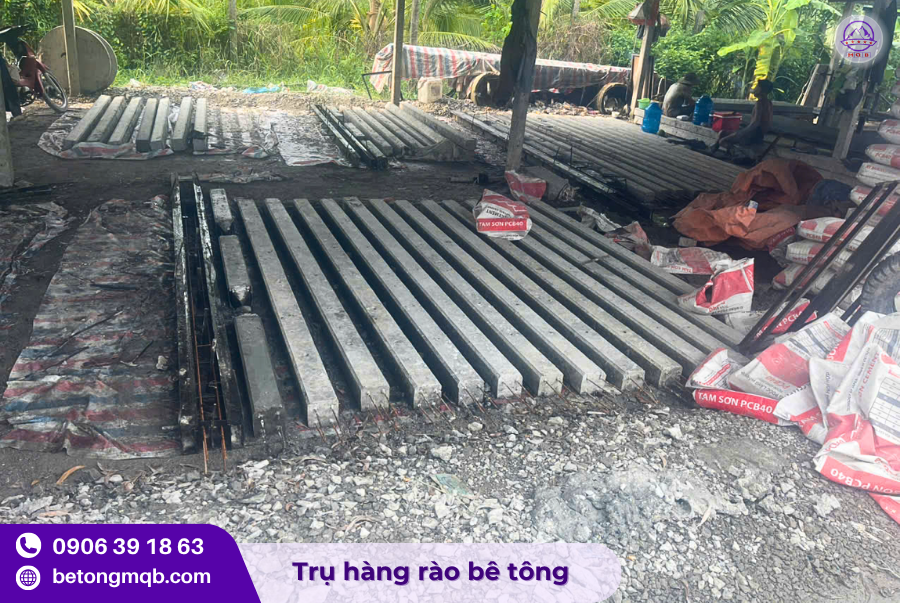 Đơn vị sản xuất trụ hàng rào 120x120x3000mm bằng bê tông 3 Sản xuất Trụ hàng rào 120x120x3000mm Có râu mốc lưới B40