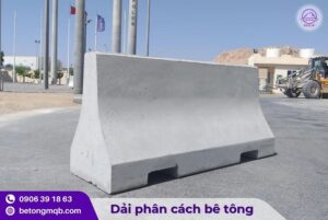 Dải phân cách cứng chia làn đường