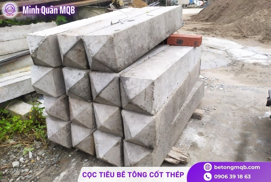 Cọc tiêu bê tông cốt thép cảnh báo cho giao thông 1 Cọc tiêu bê tông cốt thép chất lượng