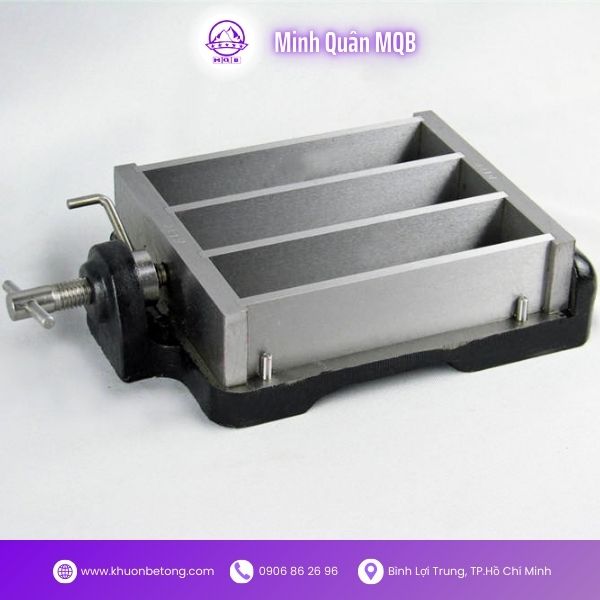 Khuôn mẫu vữa bằng gang 4x4x16cm có tay quay 1 Khuôn mẫu vữa bằng gang 40x40x160mm
