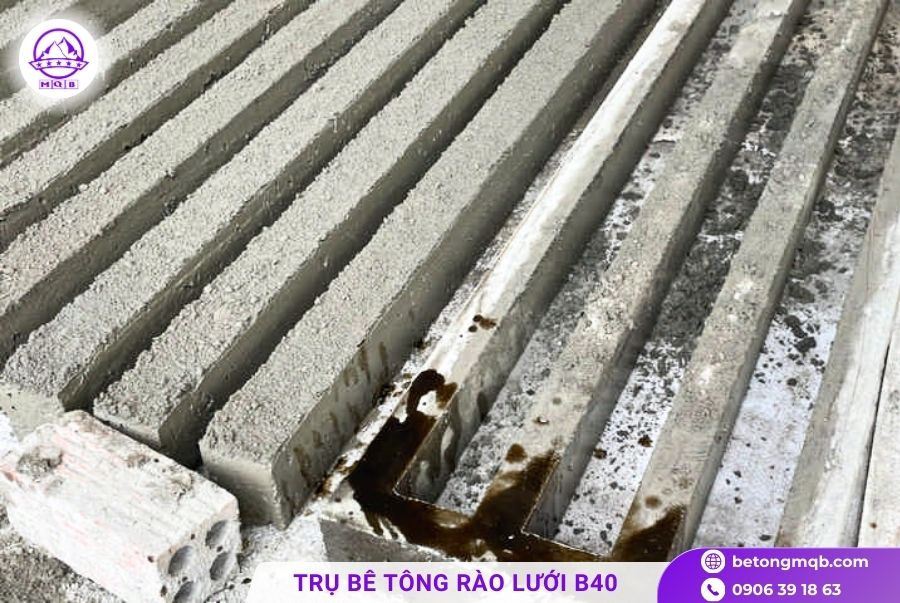 Trụ hàng rào B40 bằng bê tông cốt thép 2 Trụ hàng rào B40 bằng bê tông cốt thép