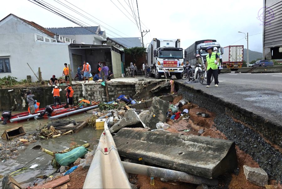 Hạ tầng giao thông chịu thiệt hại nặng sau bão lũ: Cấu kiện bê tông đúc sẵn đang cần thiết cho năm 2026 1 hạ tầng giao thông ảnh hưởng do bão lũ