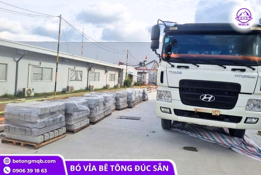 Bó vỉa bê tông 150x300x1000mm tùy chỉnh theo yêu cầu