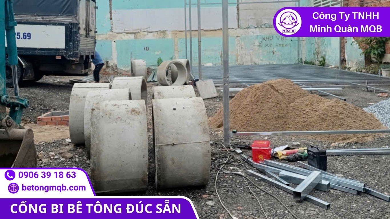 12 Bước Nghiệm Thu Bể Tự Hoại Dạng Cống Tròn Không Bị Bắt Lỗi | Bê Tông MQB 1 Kỹ sư kiểm tra nghiệm thu bể tự hoại dạng cống tròn tại hiện trường