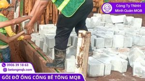 Các lô gối đỡ cống bê tông đúc sẵn được tập kết sẵn sàng