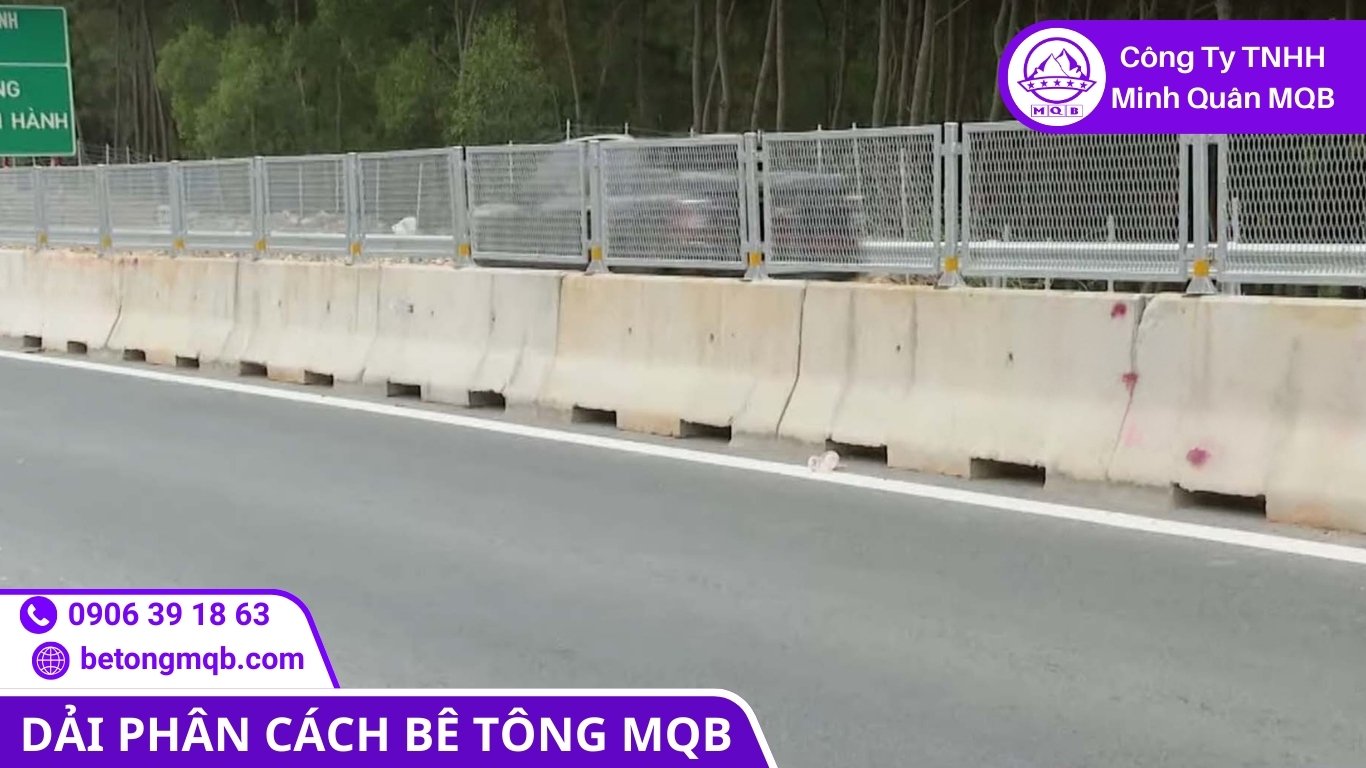 Căn cao độ dải phân cách theo tuyến bằng dây căng hoặc laser