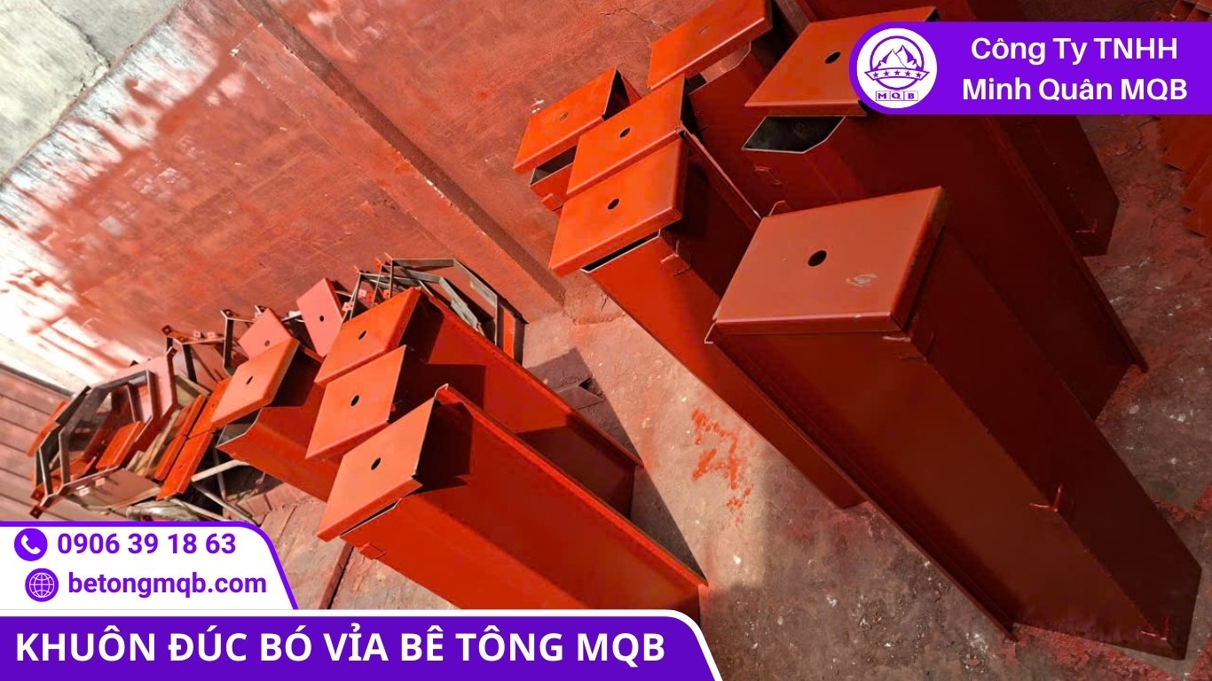 Chi tiết hệ xương tăng cứng và chốt khóa trên khuôn đúc bó vỉa sắt