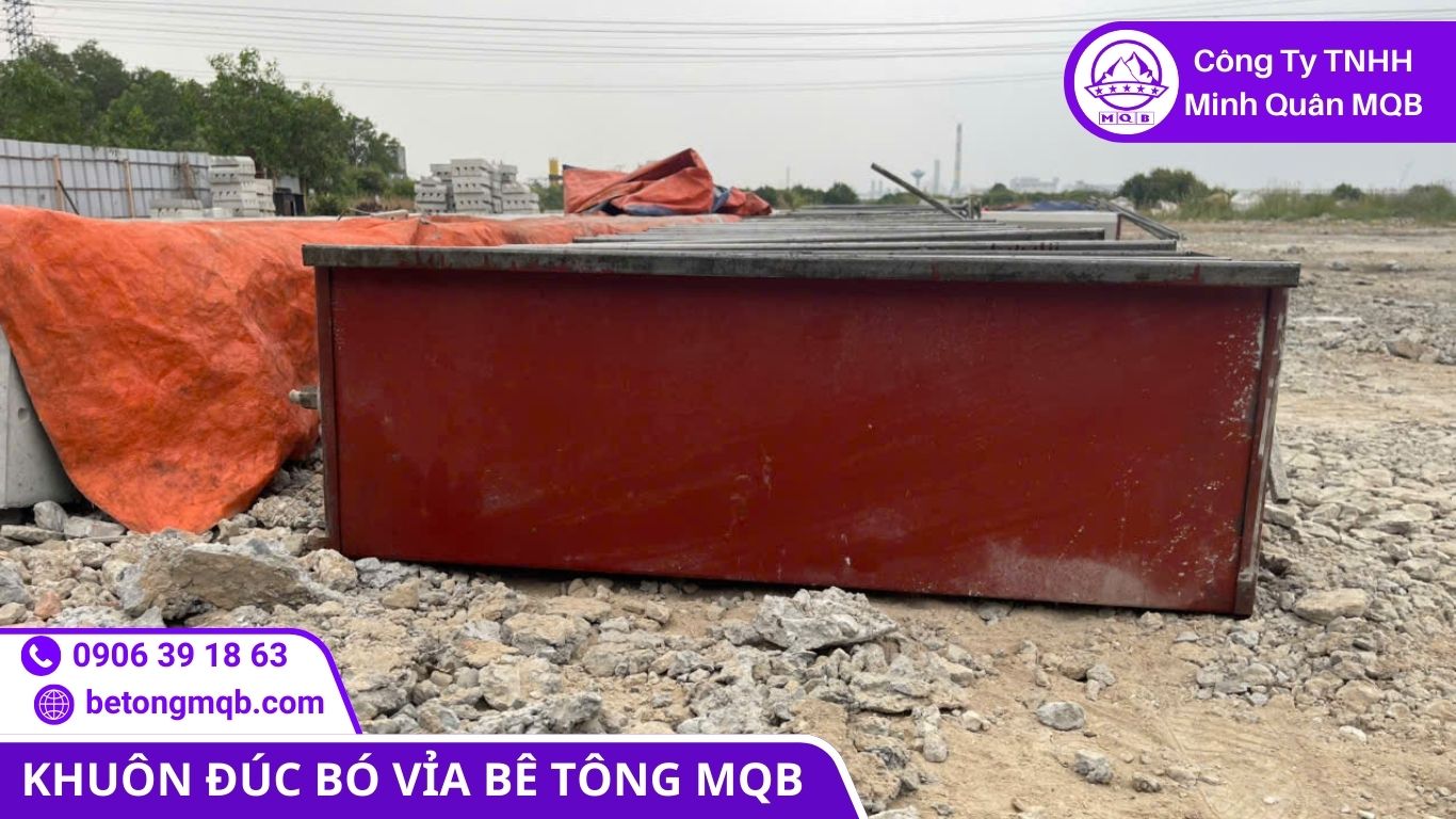 Cốp pha thép bó vỉa định hình: Tối ưu biện pháp thi công 2026 | Bê Tông MQB 3 Chi tiết chốt nêm liên kết thông minh giúp tháo lắp cốp pha thép bó vỉa nhanh chóng