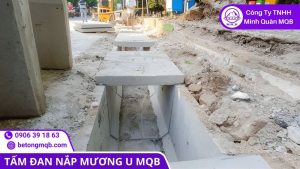 Kiểm tra độ phẳng bề mặt tấm đan nắp mương chữ U tại công trường