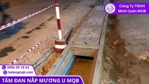 tấm đan nắp mương chữ U chịu tải xe nâng chốt điểm đặt bánh và vệt chạy