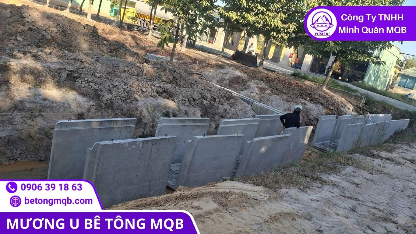 Thi công đặt mương U với nền K98 và lớp bê tông lót