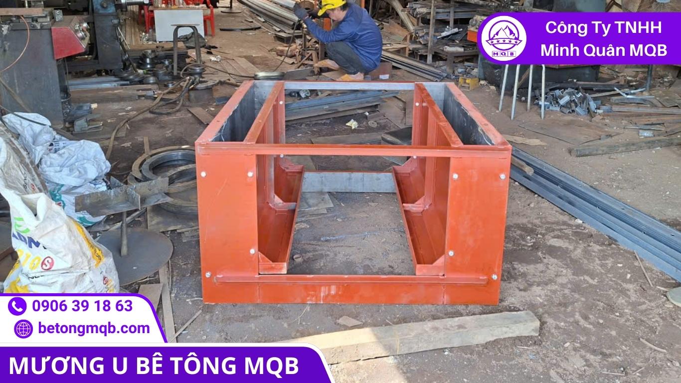 Xử lý mối nối mương U bằng vữa không co ngót và keo trám