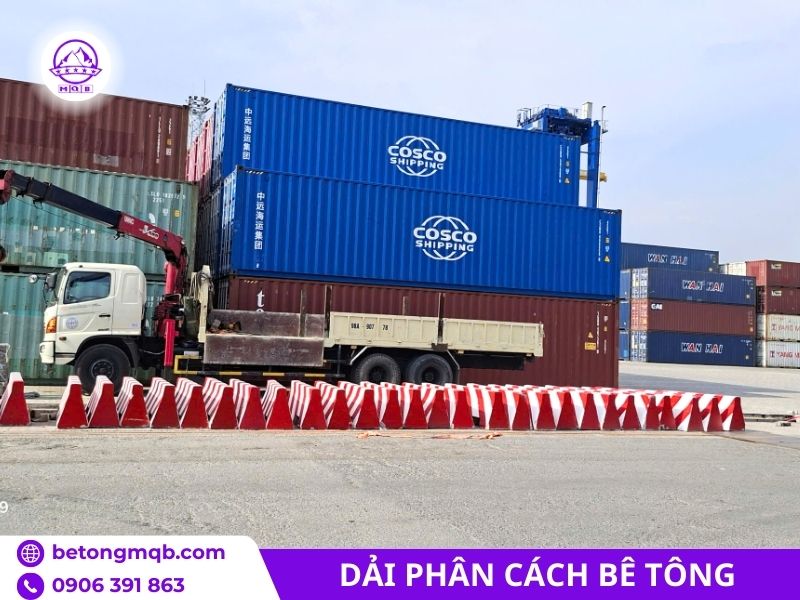 Dải phân cách 40x60x200cm chịu lực