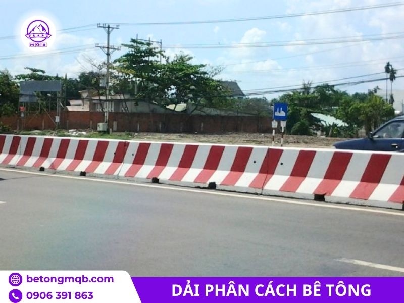 Dải phân cách 40x60x200cm cốt thép