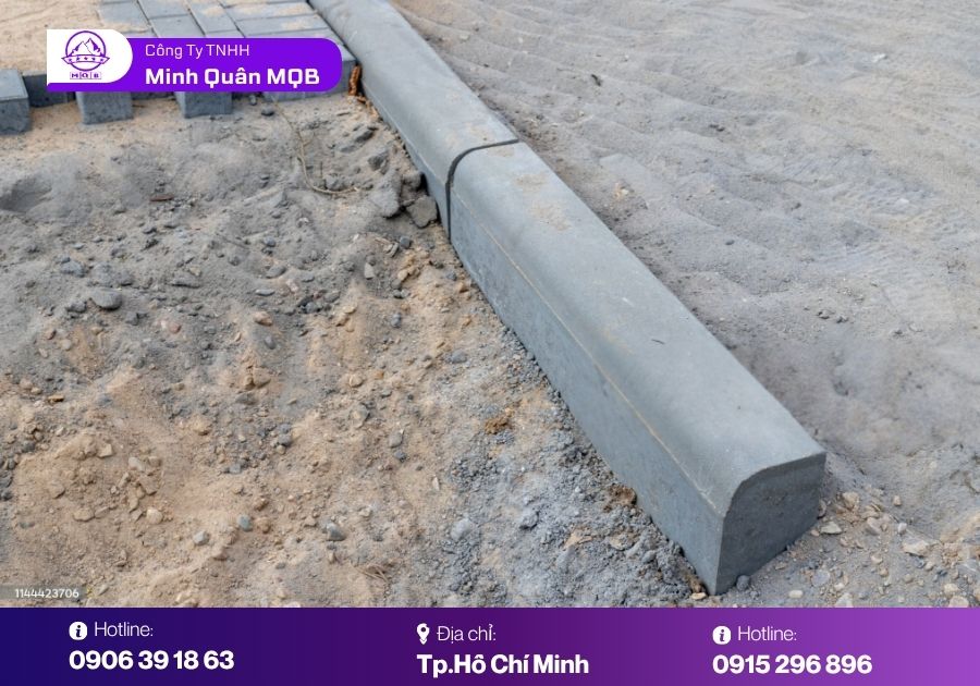 Có nên dùng bê tông bó vỉa hè cho công trình nhỏ 2 be tong bo via he khong cot thep