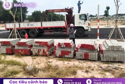 Cọc tiêu đường bộ