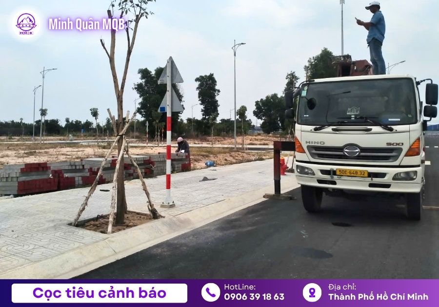 Cọc tiêu đường bộ đúc sẵn