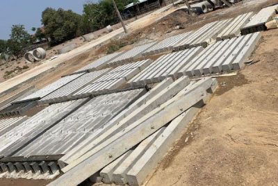 Trụ bê tông 100x100x3000mm có râu mốc lưới B40 6 Trụ bê tông đúc sẵn tại Miền Nam