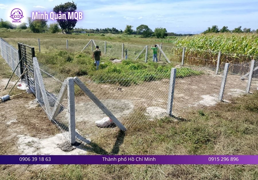 Trụ bê tông đúc sẵn