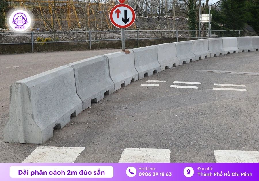 Dải phân cách 600x1000x2000mm tiêu chuẩn