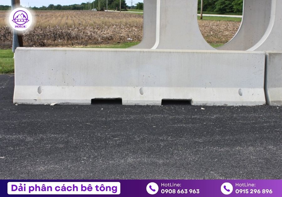 Dải phân cách chữ A phản quang