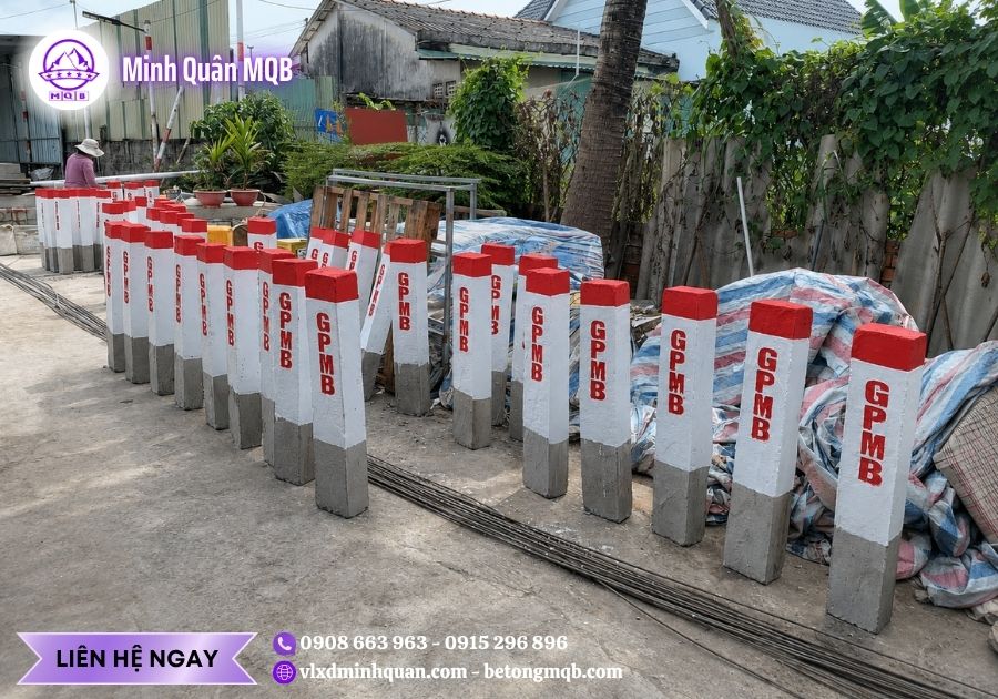 Giá cọc tiêu bê tông cốt thép sơn phản quang