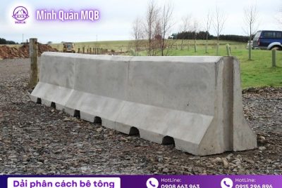 Giá dải phân cách