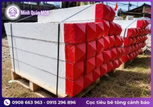 Cọc tiêu bên đường