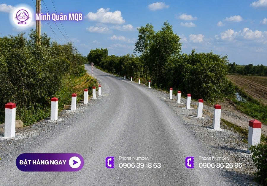 Cột mốc bê tông giao thông