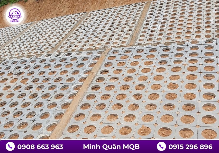 Gạch ốp bờ kè có dễ bị xô lệch khi mưa lớn? 4 Gạch ốp bờ kè tại miền Nam