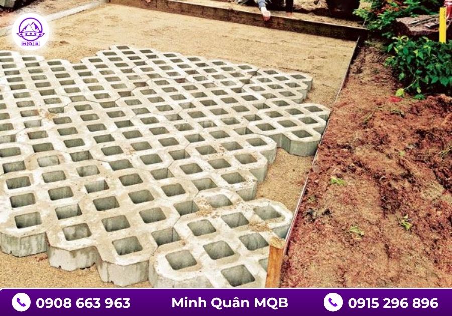 Khi nào nên sử dụng gạch 8 lỗ thay cho nền lát kín? 5 Thi công lắp đặt gạch 8 lỗ